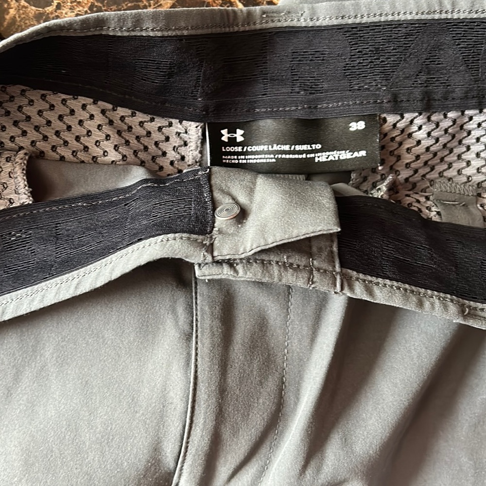 Men’s size 38’Under Armour shorts - Picture 2 of 3